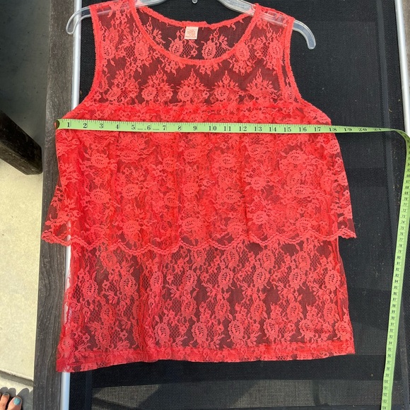 🌺 Fun and pretty all lace top - Picture 4 of 9